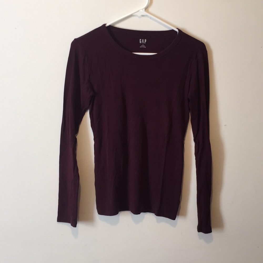 Long sleeve GAP shirt